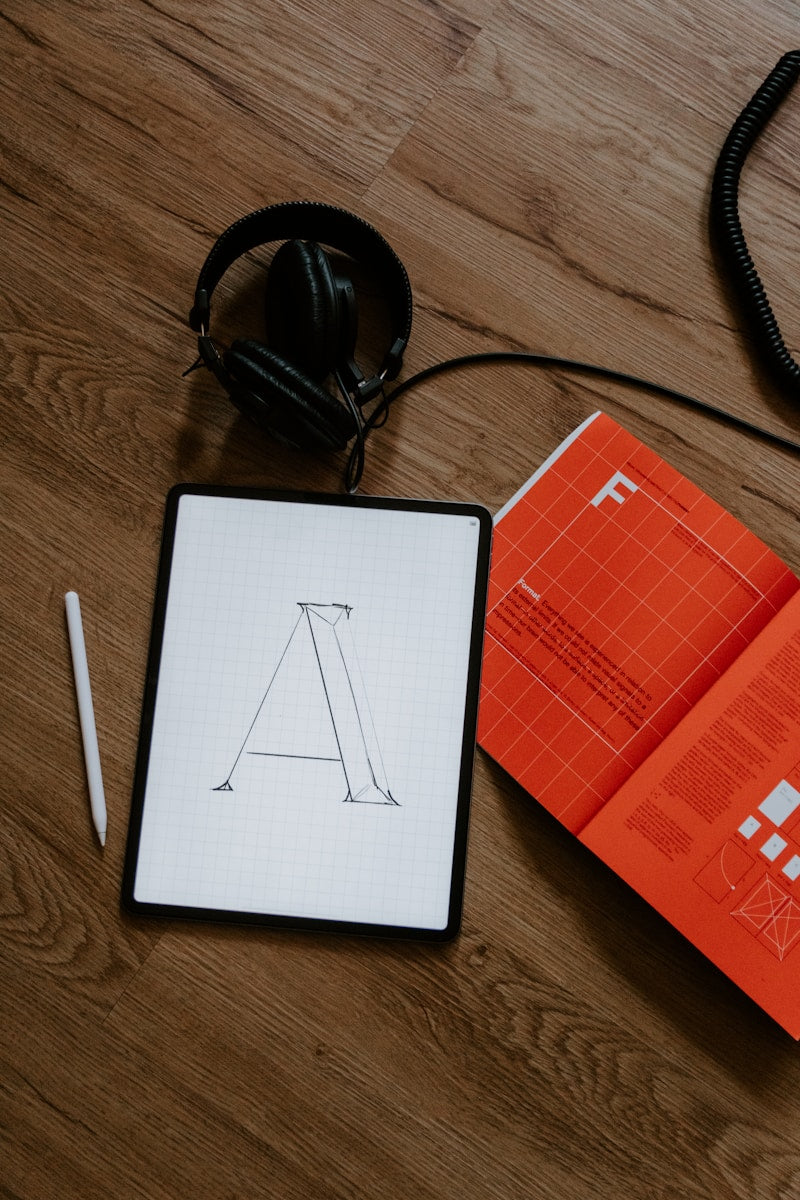 Magnetic Desktop Stand & Charger